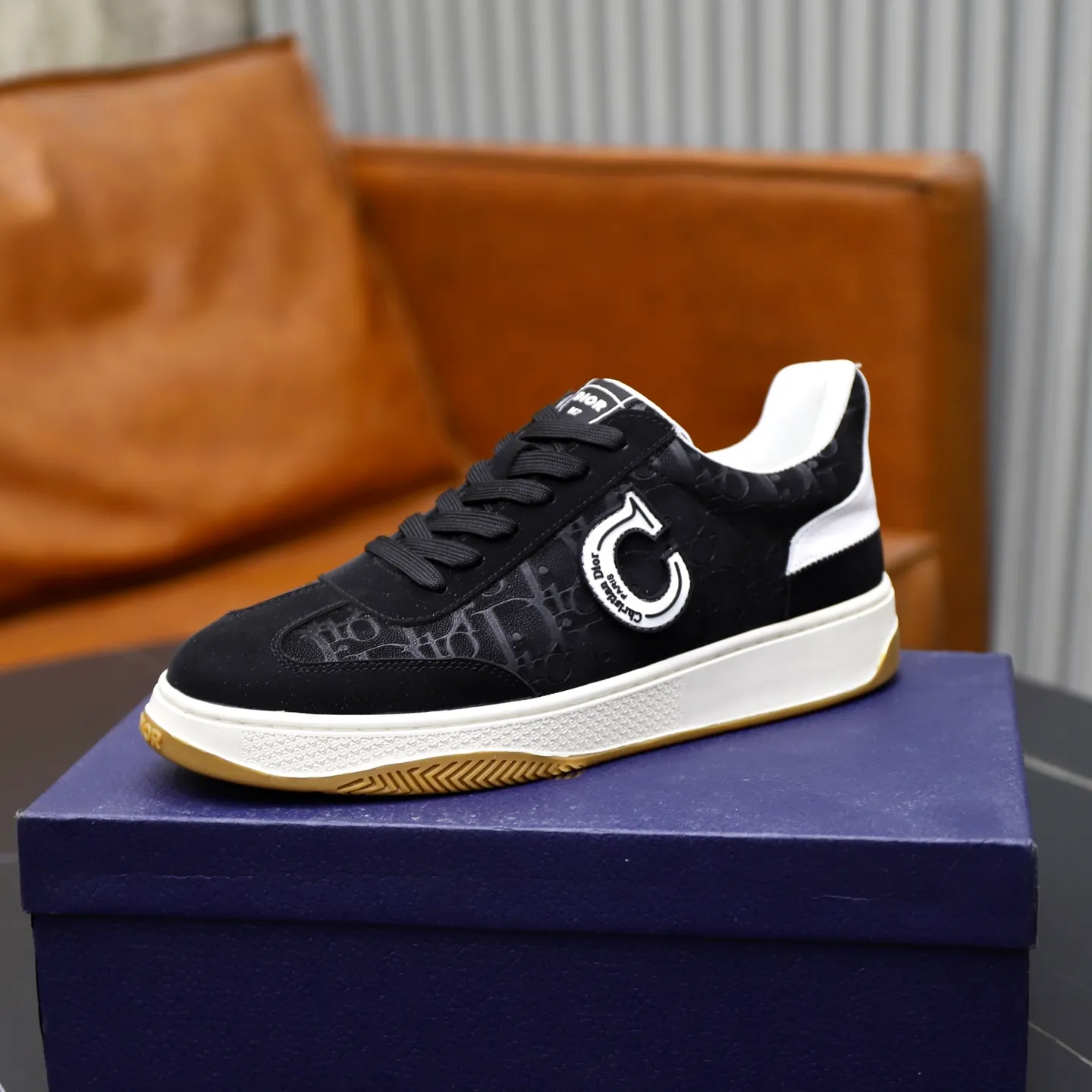 Ex-factory price: 400💰🙅‍♂️🙅‍♂️🙅‍♂️ Brand: Dior DIOR Standard code: 38-44 (45 customized) Grade: Same as the official website Material: Original cowhide material spliced with brand cloth Comfortable and breathable lining Lightweight and wear-resistant sports outsole Style category: Men's fashion casual shoes Running sports shoes Distinguished luxury brand elements Top luxury color: actual picture color